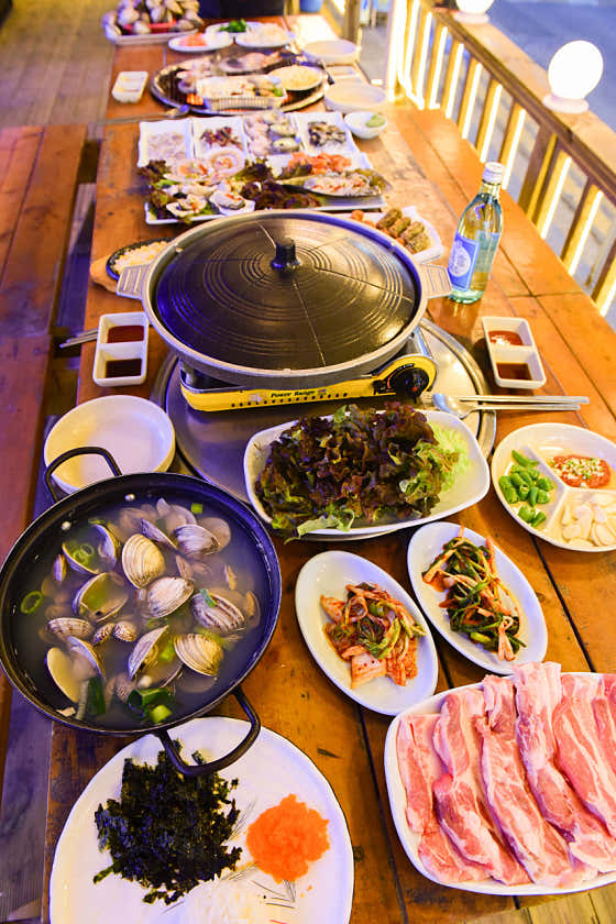 활어회+삼겹살+매운탕or칼국수(2인) 메뉴 사진(네이버)