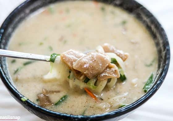 도토리들깨수제비 메뉴 사진(네이버)
