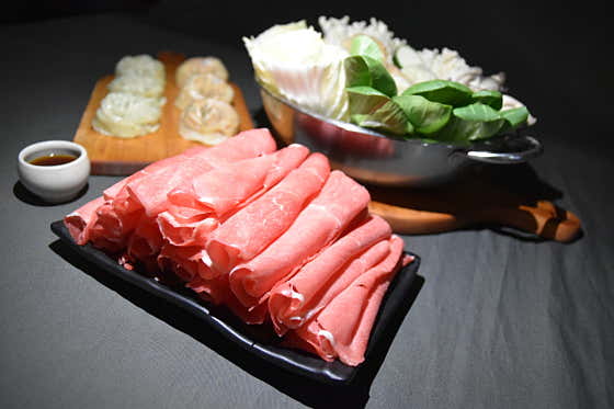 소고기 정식(야채칼국수무한) 메뉴 사진(네이버)