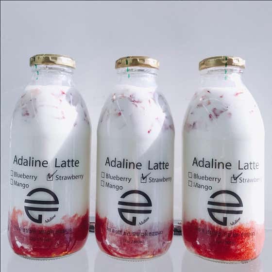 리얼 딸기 라떼(Bottle) 메뉴 사진(네이버)