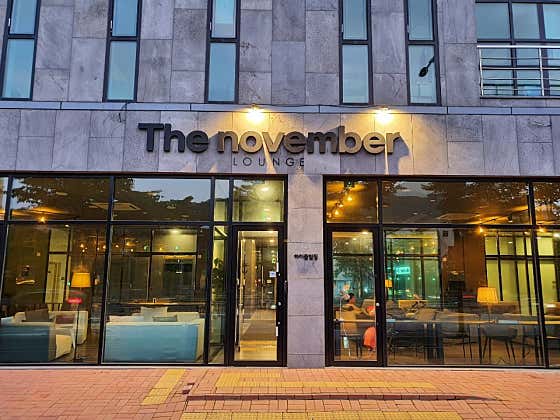 The november 라운지 판교운중점 · 네이버 지도·플레이스 10