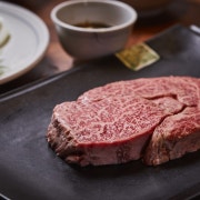 숙성꽃등심(1++No.9 100g) 메뉴 사진(네이버)