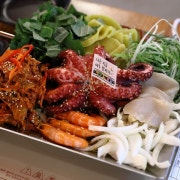 까망돼지돌문어해물삼합 메뉴 사진(네이버)