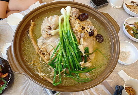 엄나무닭백숙(죽포함) 메뉴 사진(네이버)