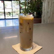 솔티 카라멜라떼 메뉴 사진(네이버)