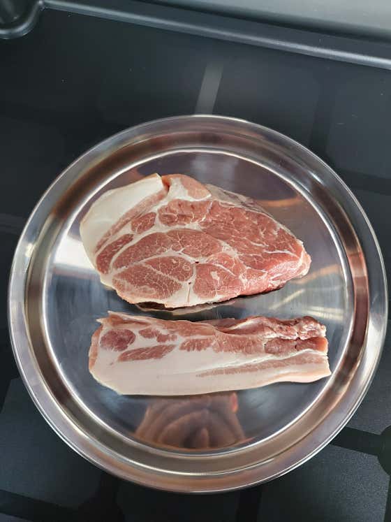 백돼지근고기(600g)-2인기준 메뉴 사진(네이버)