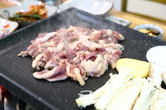 오리로스 반 + 오리주물럭 반 메뉴 사진(네이버)