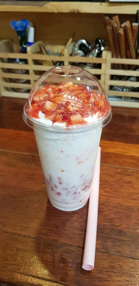리얼 딸기라떼 메뉴 사진(네이버)