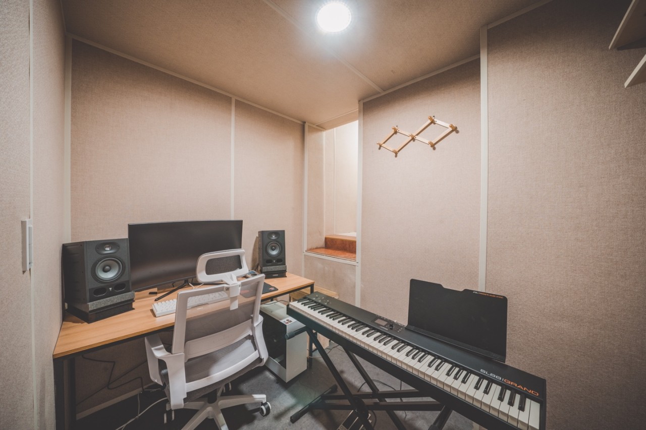Studio image 4
