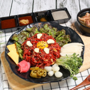 마늘육회 메뉴 사진(네이버)