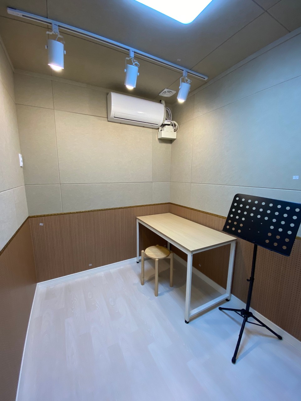 Studio image 4