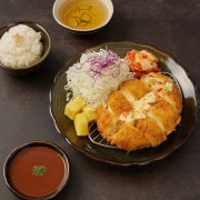 코돈부르(야채 치즈돈까스) 메뉴 사진(네이버)