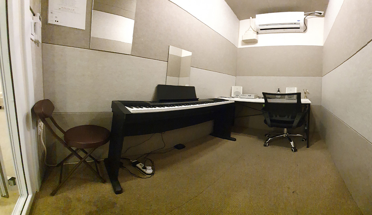 Studio image 4