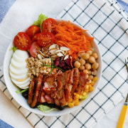 오리훈제 샐러드 메뉴 사진(네이버)