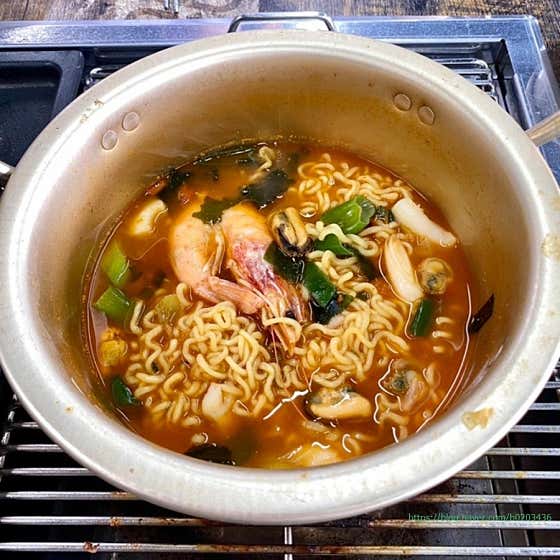 신라면(해물토핑) 메뉴 사진(네이버)