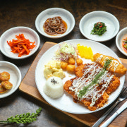 눈꽃치즈돈가스정식 메뉴 사진(네이버)