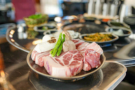 E.흑돼지 목살+오겹+특수부위900g 메뉴 사진(네이버)