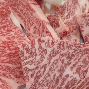 눈꽃등심(채끝) 100g 메뉴 사진(네이버)