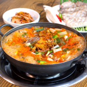 촌돼지찌개 메뉴 사진(네이버)