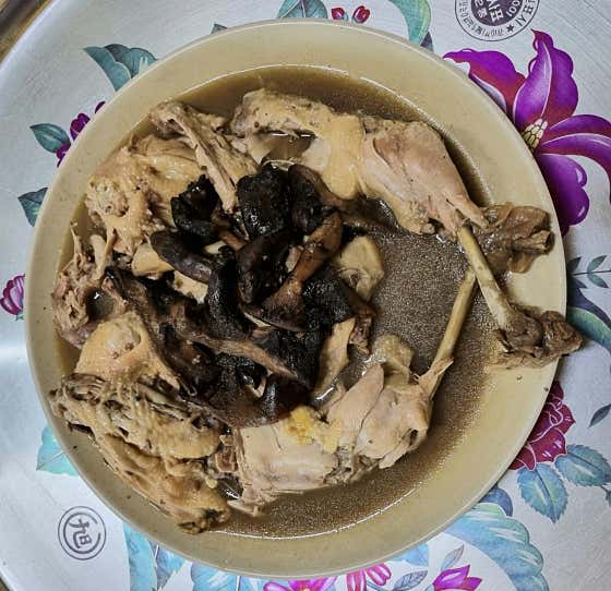 약수토종닭능이백숙1마리2인분 메뉴 사진(네이버)