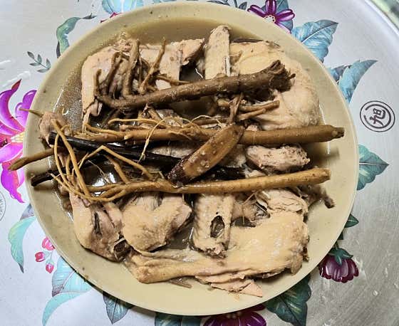 약수토종닭한방백숙1마리2인분 메뉴 사진(네이버)