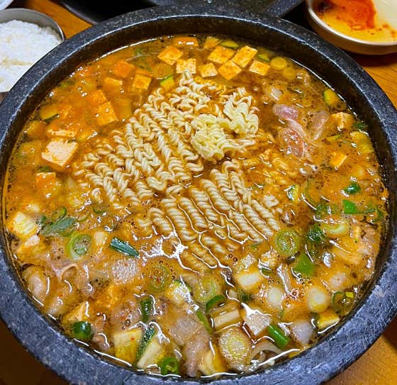 차돌돌판된장찌개 메뉴 사진(네이버)