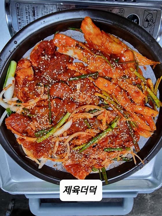 제육더덕산채정식 메뉴 사진(네이버)