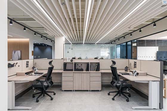 퍼시스 레드퍼니처 사진