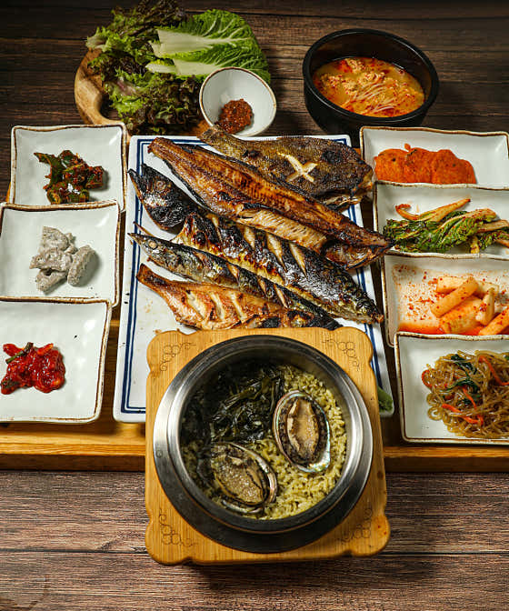 전복솥밥+화덕생선구이 메뉴 사진(네이버)