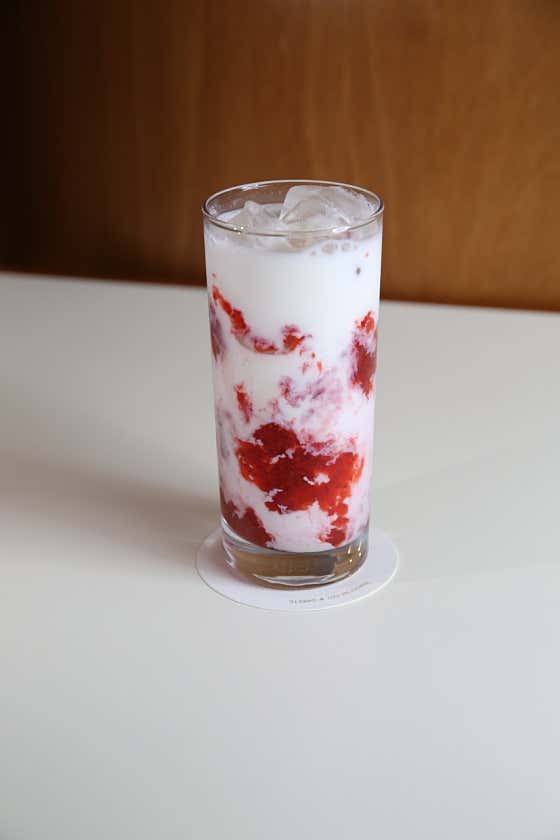 매직딸기라떼 (ONLY ICE) 메뉴 사진(네이버)