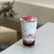 딸기라떼 메뉴 사진(네이버)