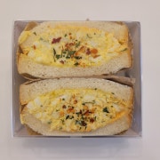 매콤 에그마요샌드위치 메뉴 사진(네이버)