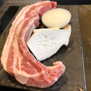 숙성 뼈삼겹 550g 메뉴 사진(네이버)