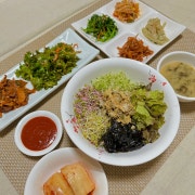 바지락새싹비빔밥 메뉴 사진(네이버)