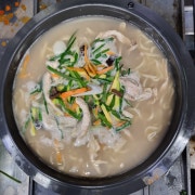 능이버섯 닭칼국수 메뉴 사진(네이버)