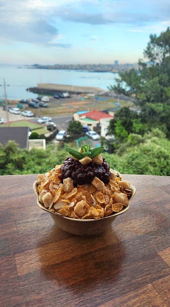 [시즌메뉴] 우유 팥빙수 메뉴 사진(네이버)