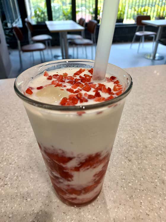 딸기라떼(only ICE) 메뉴 사진(네이버)