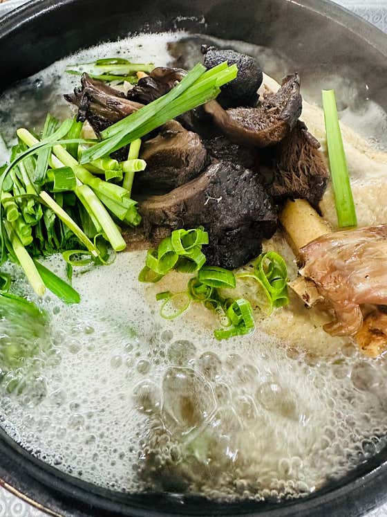 토종닭능이한방백숙(찹쌀죽포함) 메뉴 사진(네이버)
