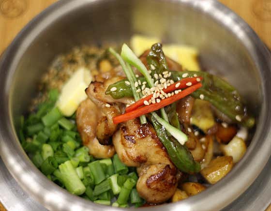 닭고기 솥밥 메뉴 사진(네이버)