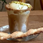 피스타치오 크림라떼 메뉴 사진(네이버)