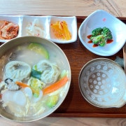 굴떡만두국(100% 진도산 굴 사용) 메뉴 사진(네이버)