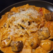 매콤 투움바 파스타 메뉴 사진(네이버)