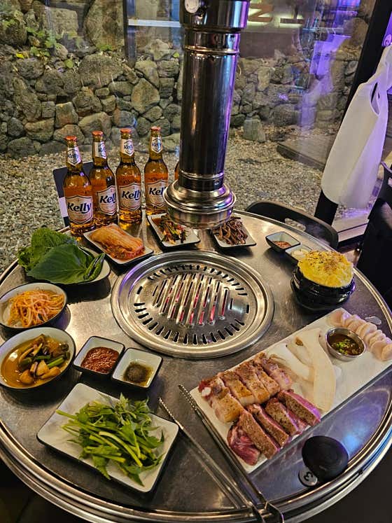 짚불초벌 흑돼지 2인 세트 메뉴 사진(네이버)