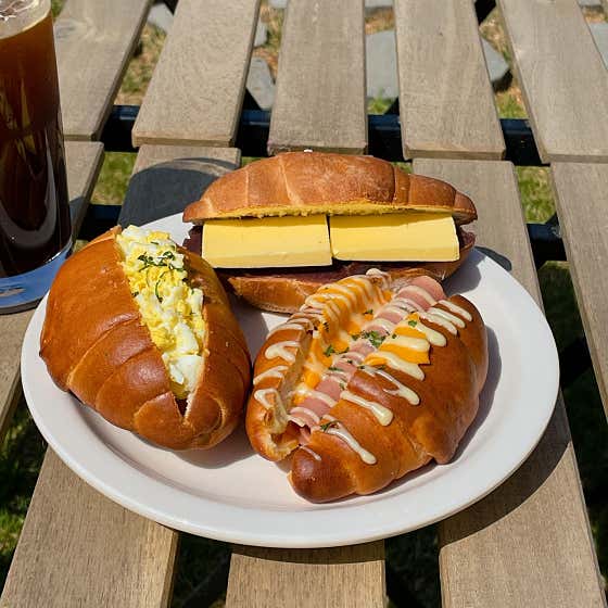 소금빵(기본,햄치즈,에그마요,앙버터) 메뉴 사진(네이버)
