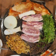 김치솥뚜껑삼겹살 메뉴 사진(네이버)