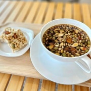 쌍화차 Hot + 견과고명, 디저트 메뉴 사진(네이버)