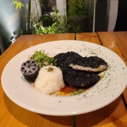 수제 연탄 돈가스(먹물) 300g 메뉴 사진(네이버)