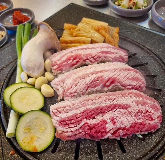 칼집폭탄 숙성꽃삼겹살 메뉴 사진(네이버)