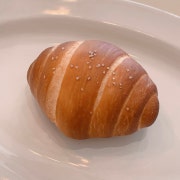 소금빵 with이즈니AOP 메뉴 사진(네이버)
