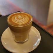 플랫화이트 메뉴 사진(네이버)